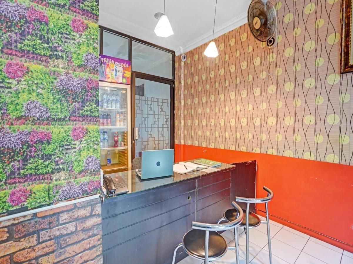 SPOT ON 90403 Gosepa Ngagel Hotel Surabaya Bagian luar foto