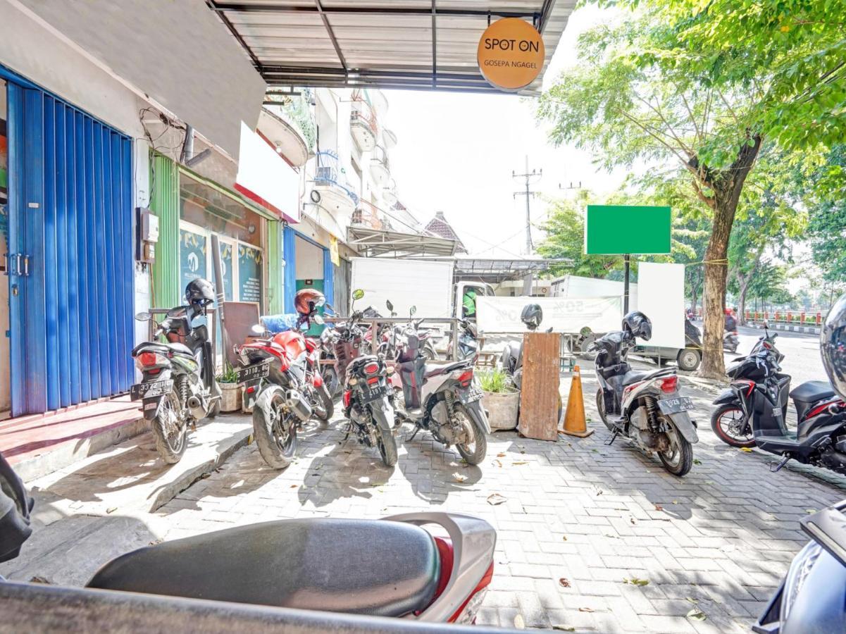 SPOT ON 90403 Gosepa Ngagel Hotel Surabaya Bagian luar foto