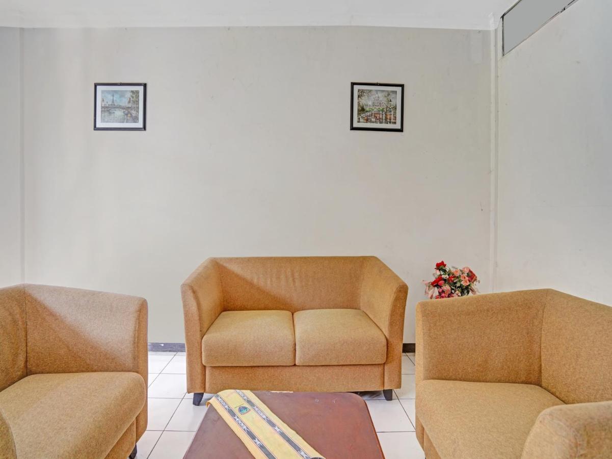 SPOT ON 90403 Gosepa Ngagel Hotel Surabaya Bagian luar foto