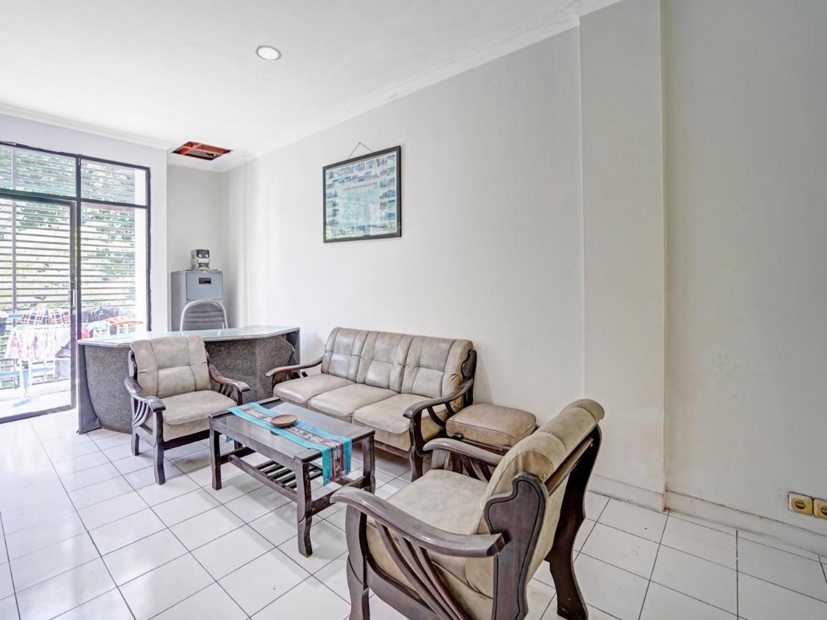 SPOT ON 90403 Gosepa Ngagel Hotel Surabaya Bagian luar foto